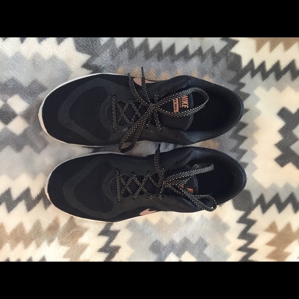 Nike Tennis Shoes